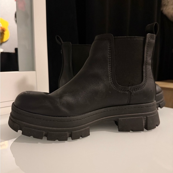 UGG Black Leather Chelsea Boots (Ashton Boots) - Picture 2 of 3